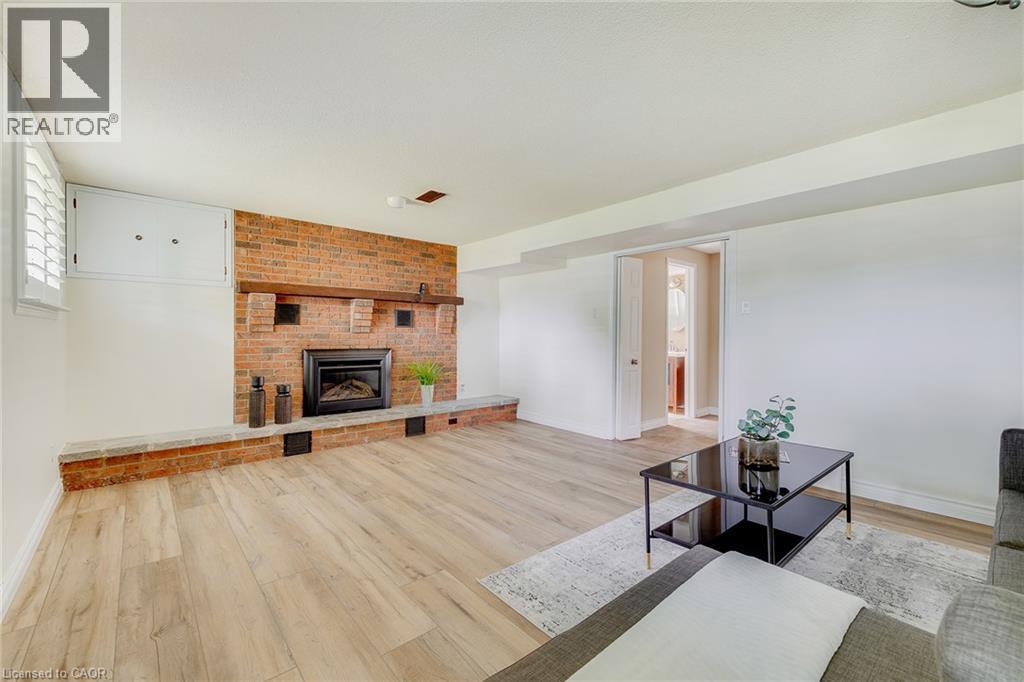 Photo 4 of 15 Laguna Crescent, St Catharines ON