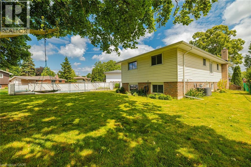 Photo 12 of 15 Laguna Crescent, St Catharines ON