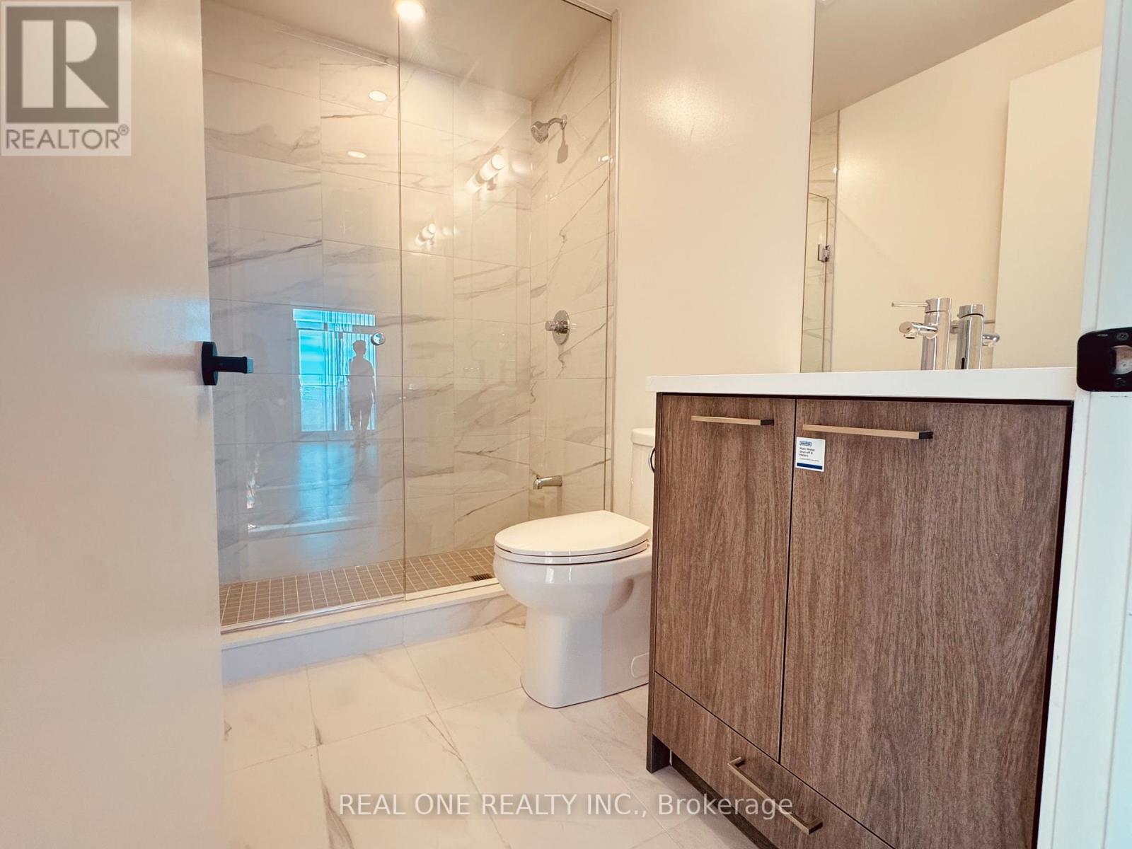 Photo 12 of 3312 28 Interchange Way, Vaughan ON
