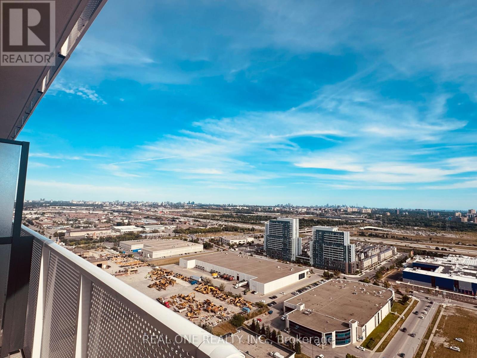 Photo 10 of 3312 28 Interchange Way, Vaughan ON