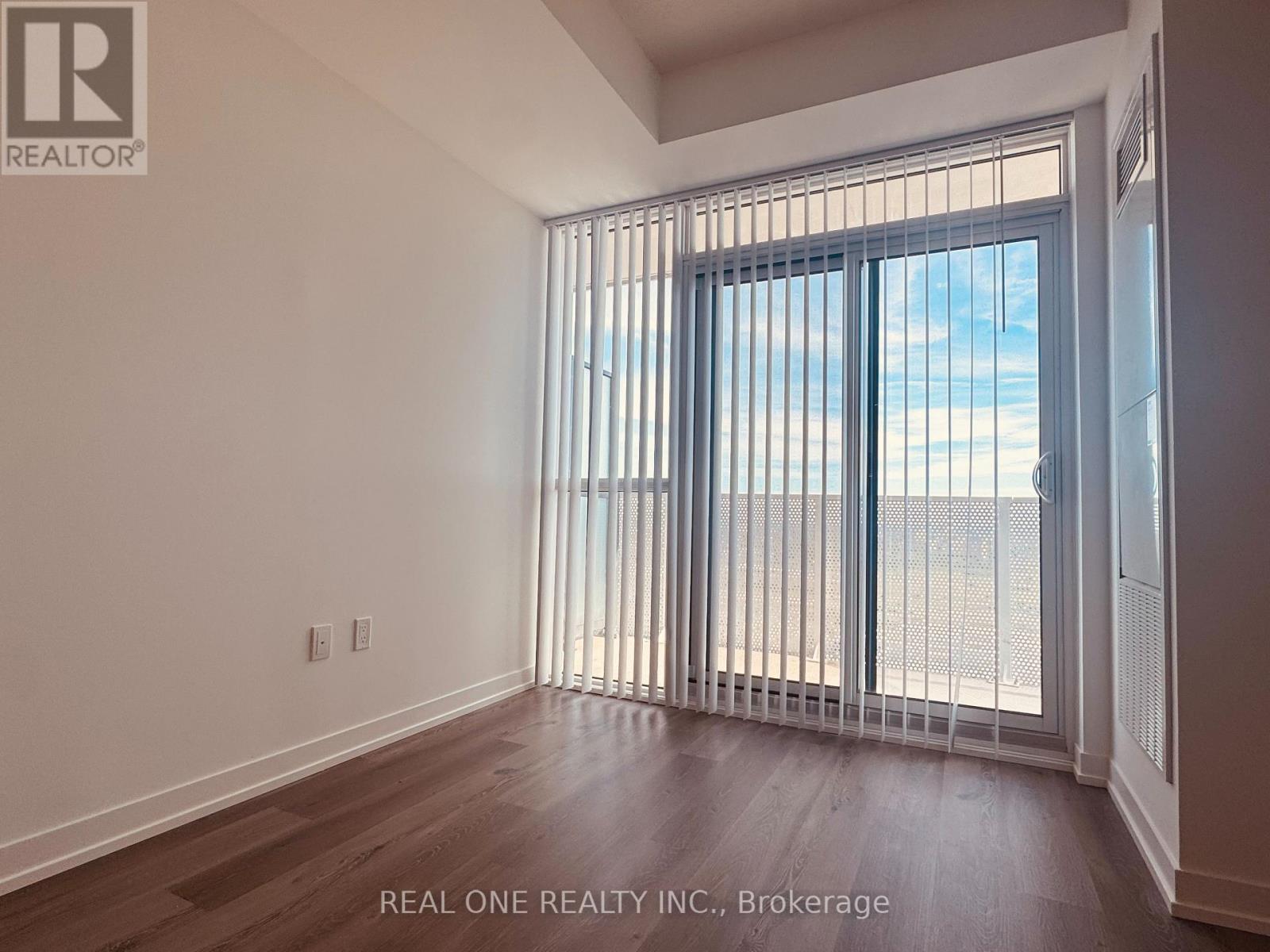 Photo 15 of 3312 28 Interchange Way, Vaughan ON