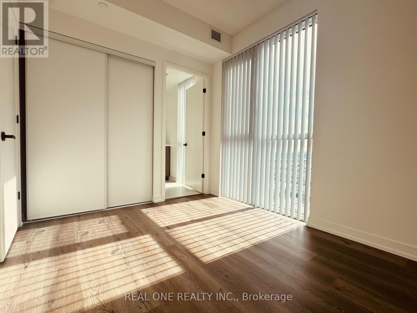 Photo 5 of 3312 28 Interchange Way, Vaughan ON