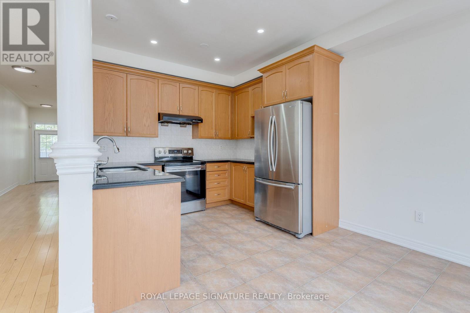 Photo 4 of 39 Hermitage Boulevard, Markham ON
