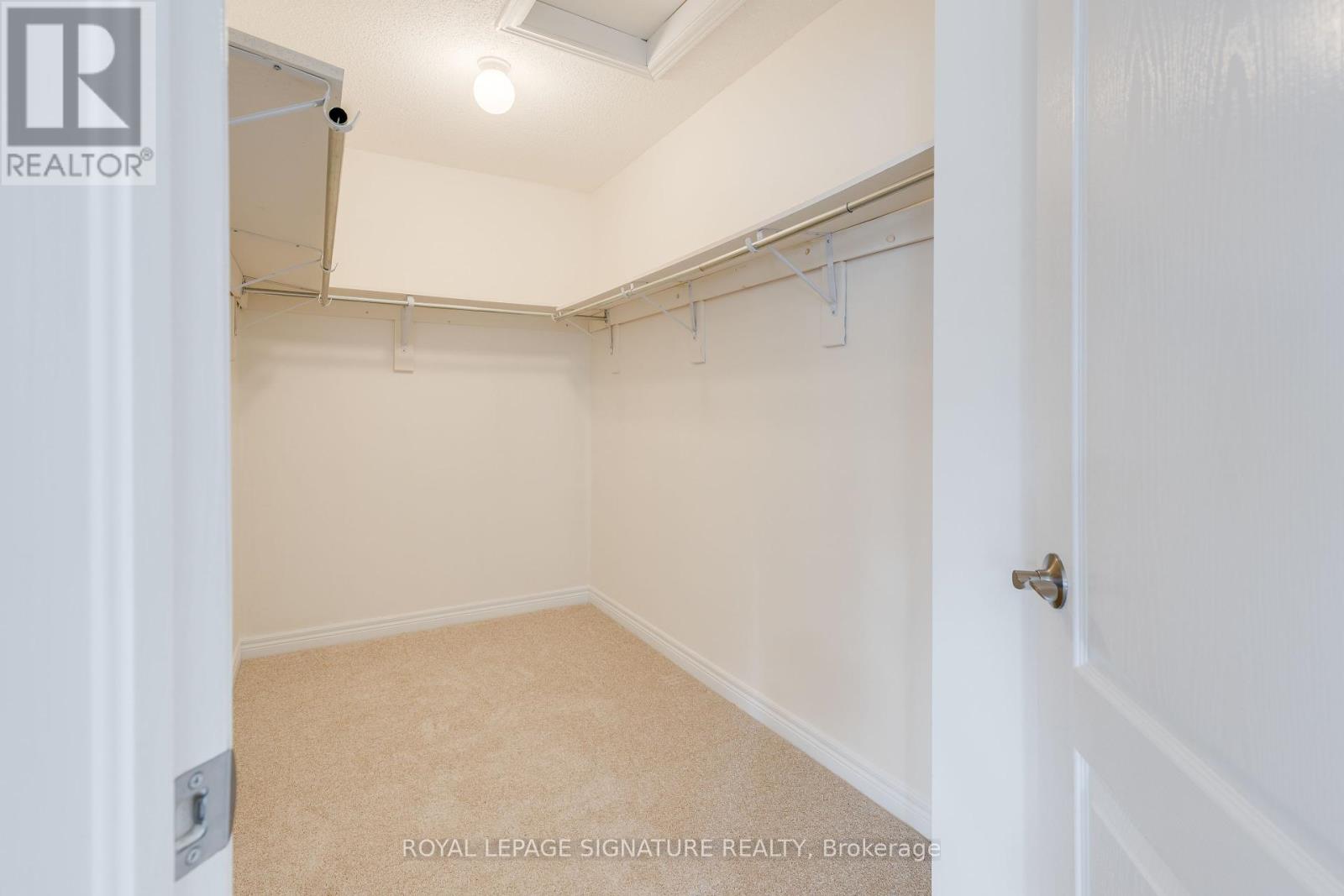 Photo 33 of 39 Hermitage Boulevard, Markham ON