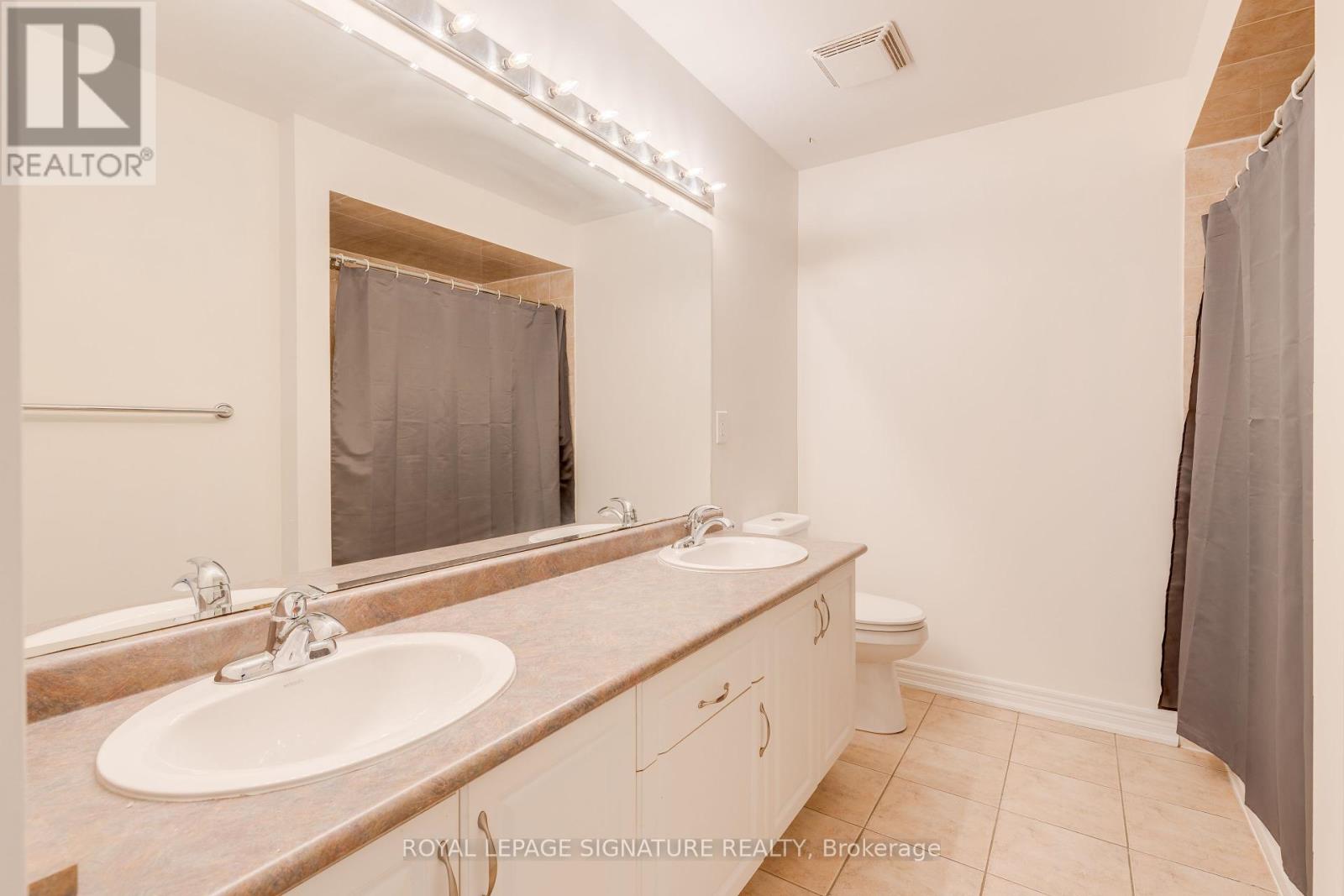 Photo 6 of 39 Hermitage Boulevard, Markham ON