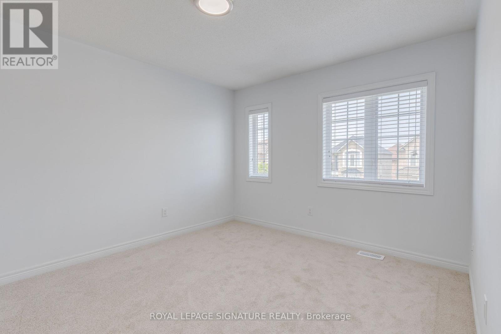 Photo 35 of 39 Hermitage Boulevard, Markham ON