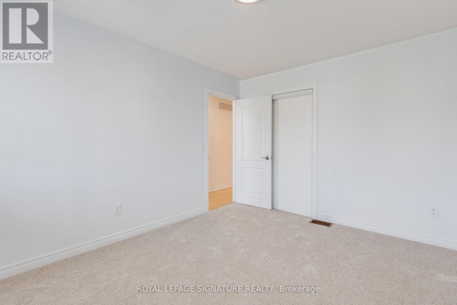Photo 7 of 39 Hermitage Boulevard, Markham ON