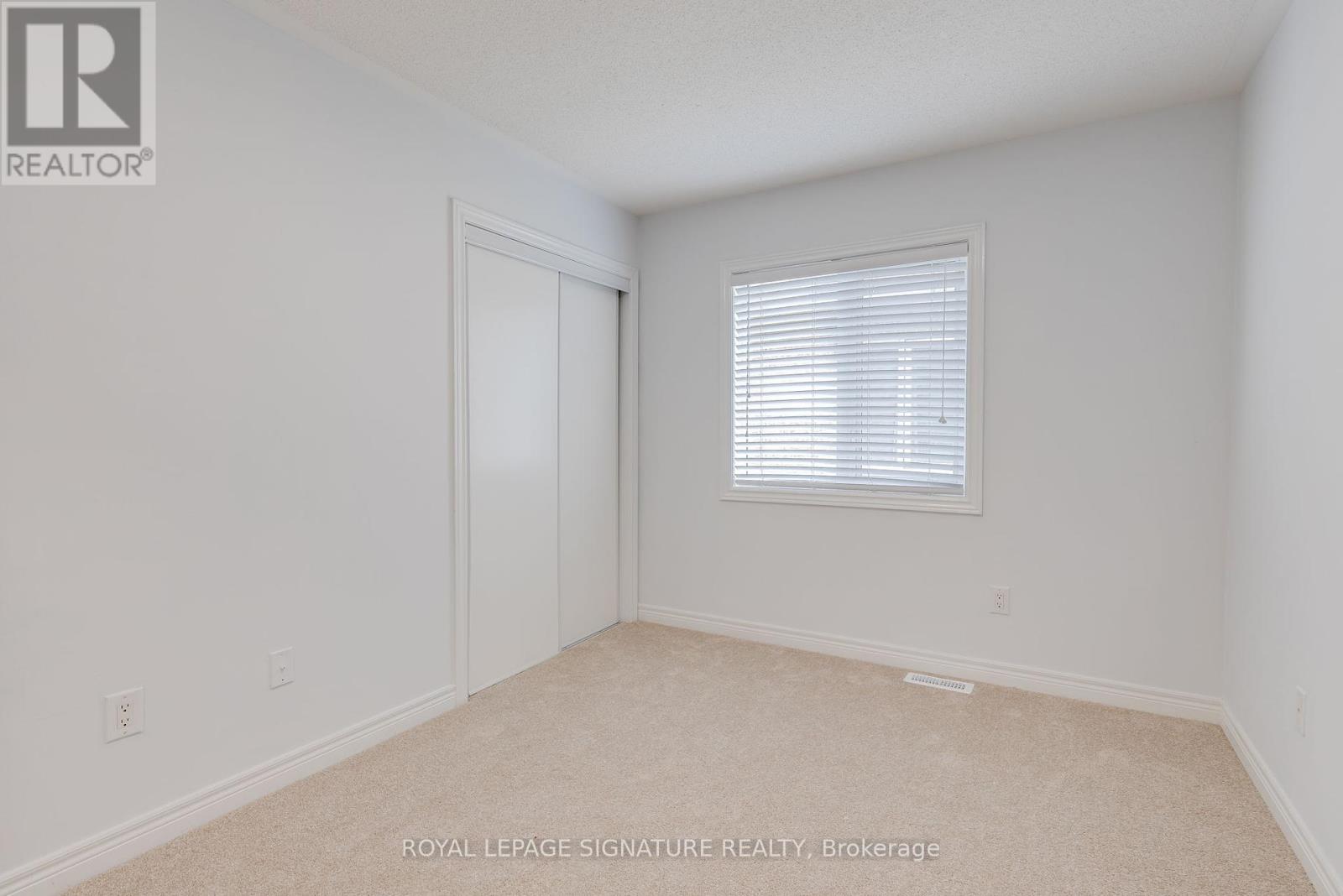 Photo 25 of 39 Hermitage Boulevard, Markham ON
