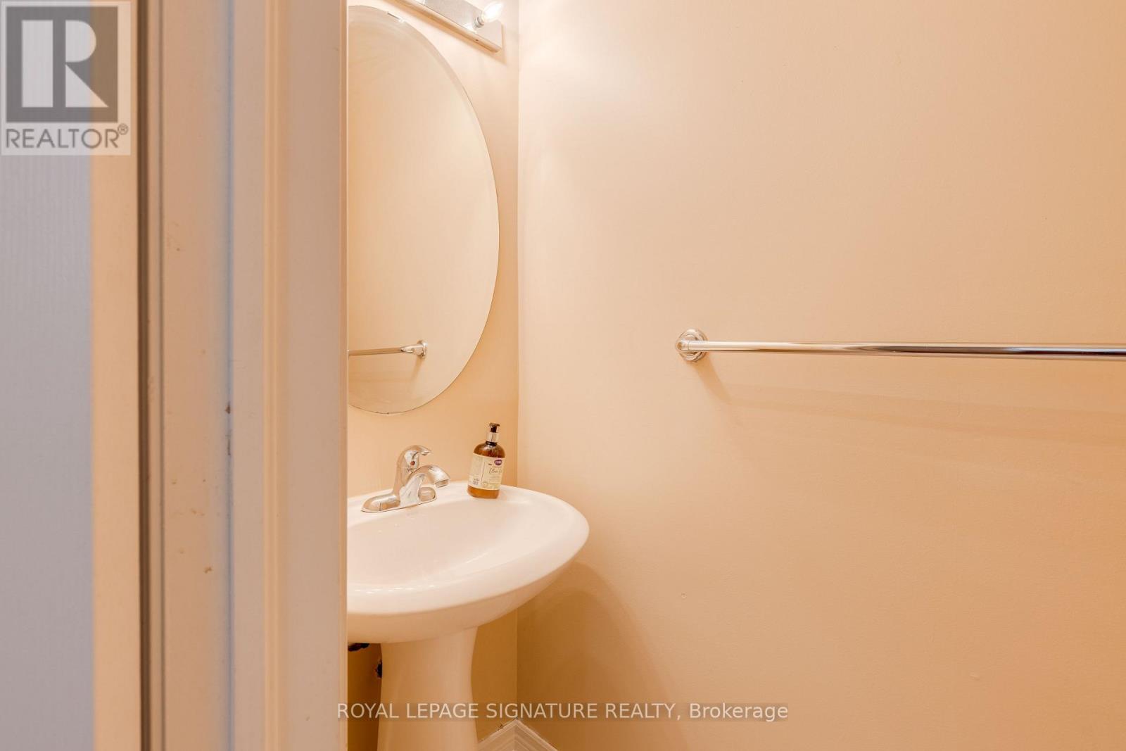 Photo 11 of 39 Hermitage Boulevard, Markham ON