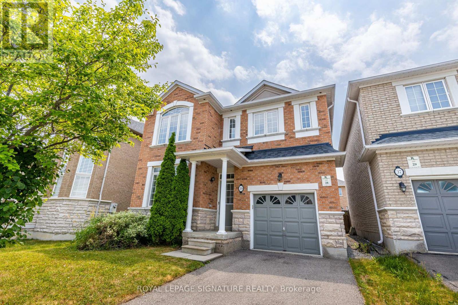 Photo 24 of 39 Hermitage Boulevard, Markham ON