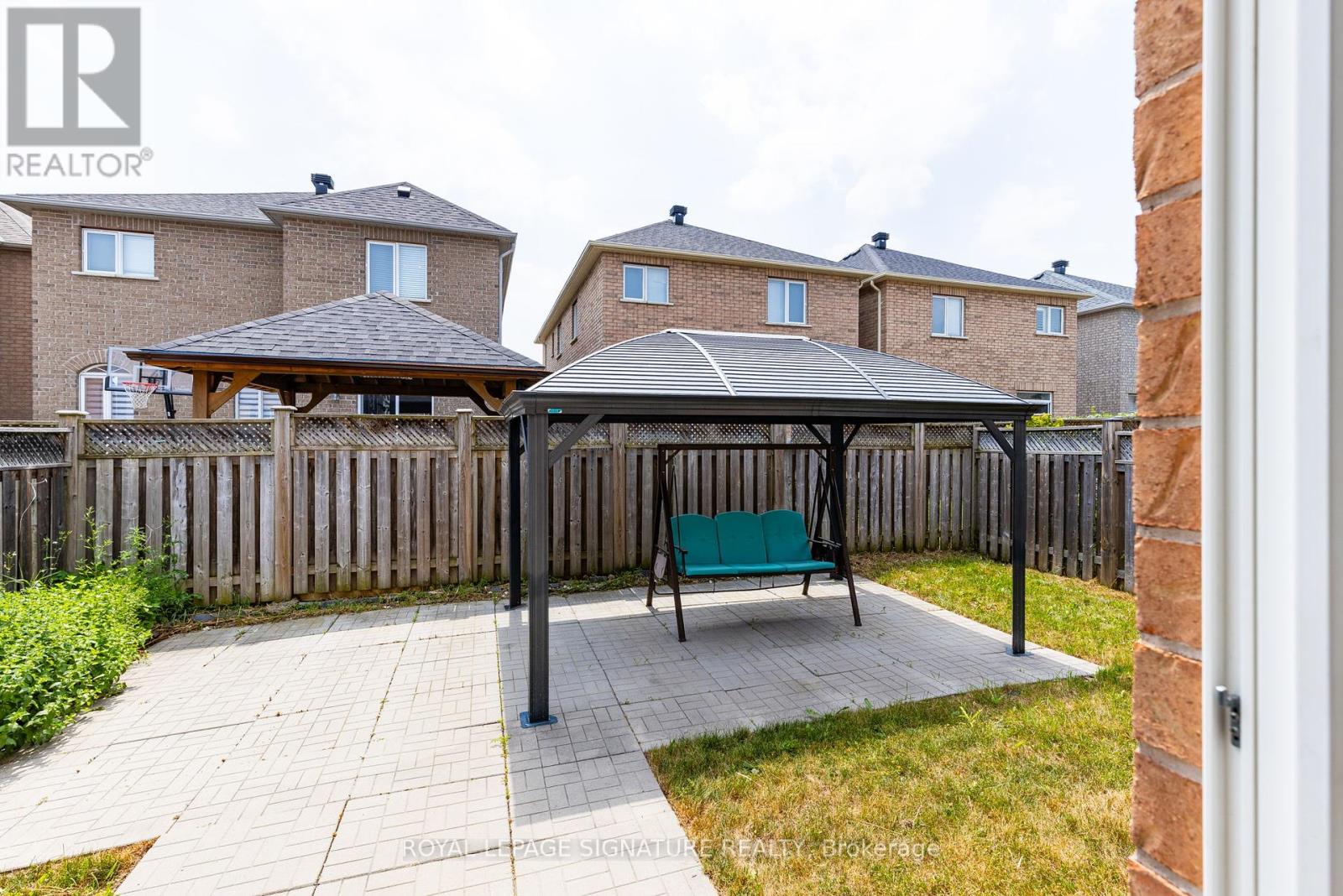 Photo 21 of 39 Hermitage Boulevard, Markham ON
