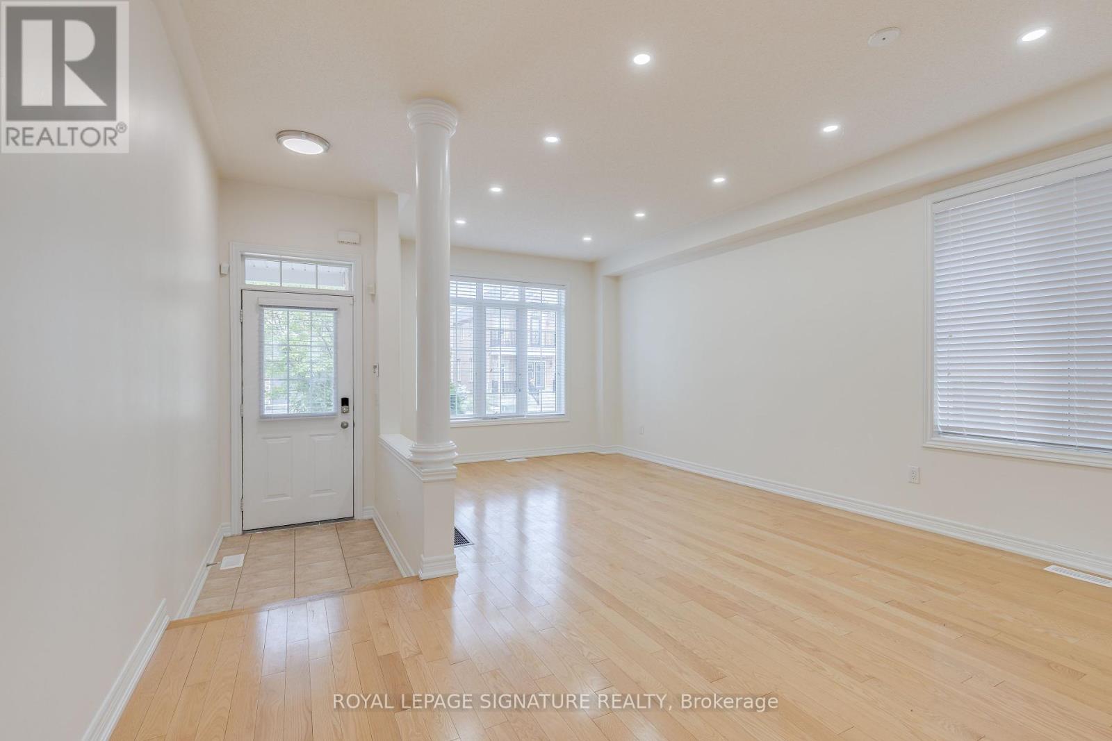 Photo 16 of 39 Hermitage Boulevard, Markham ON