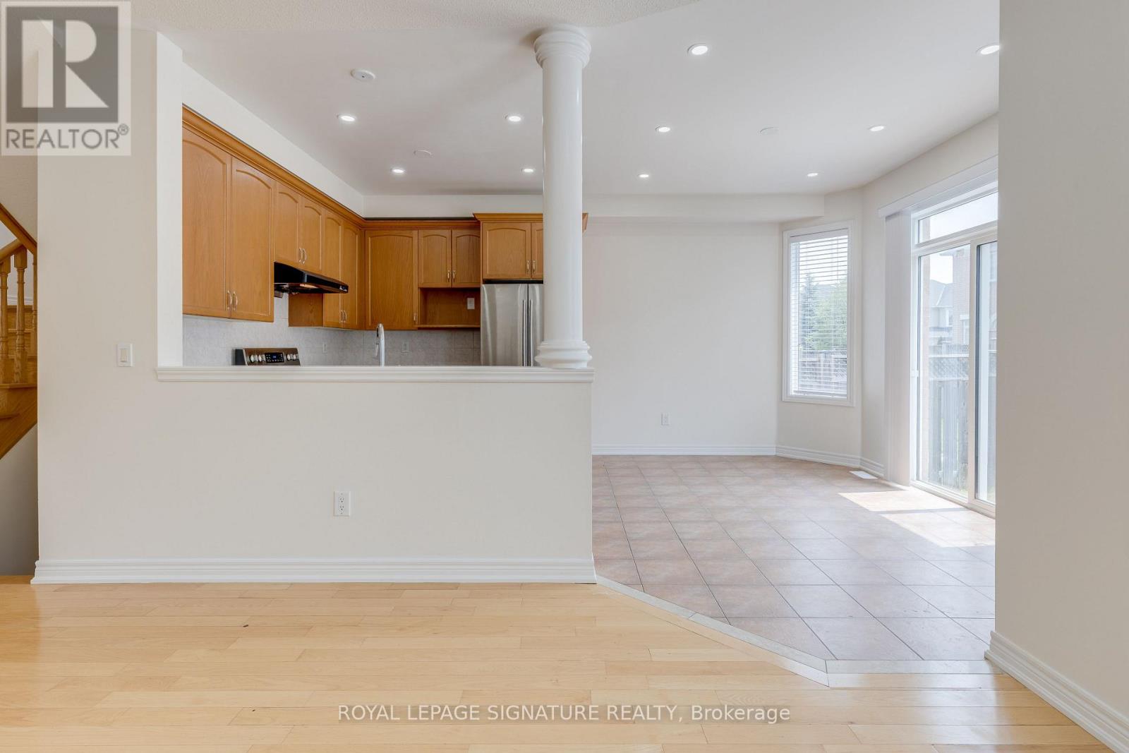Photo 15 of 39 Hermitage Boulevard, Markham ON