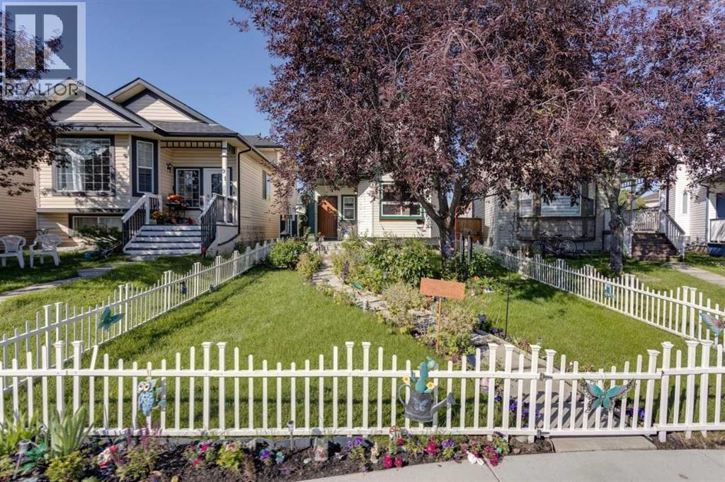 Single Family House for Sale in  Coventry Road NE Coventry Hills Calgary 
