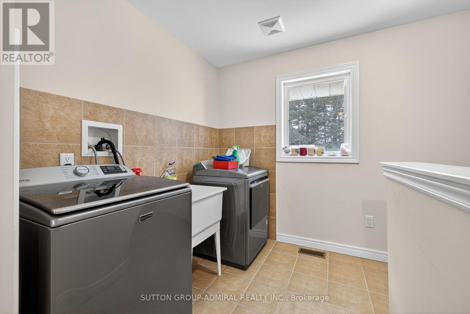 Photo 44 of 120 Lake Woods Drive, Whitchurchstouffville ON