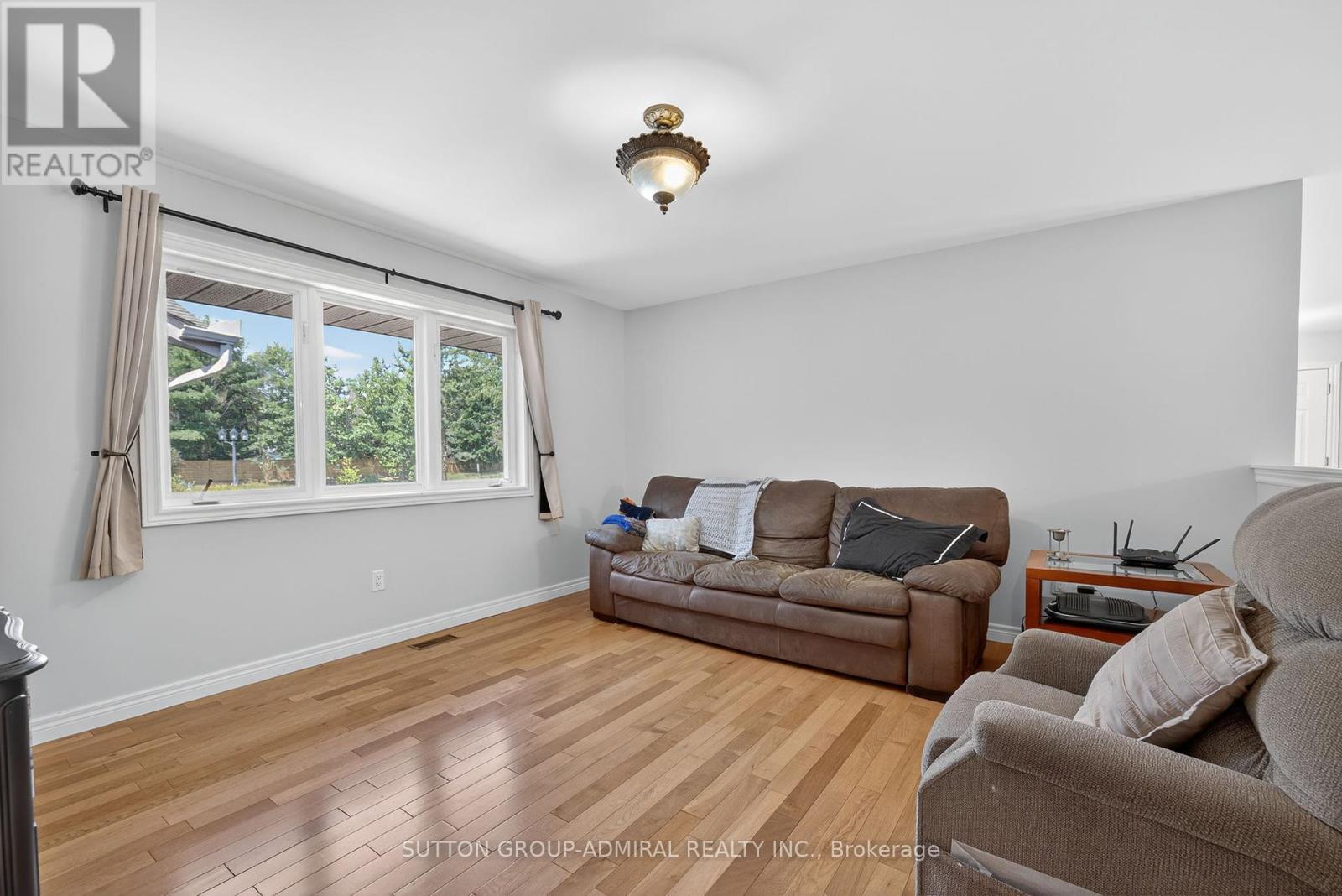 Photo 29 of 120 Lake Woods Drive, Whitchurchstouffville ON