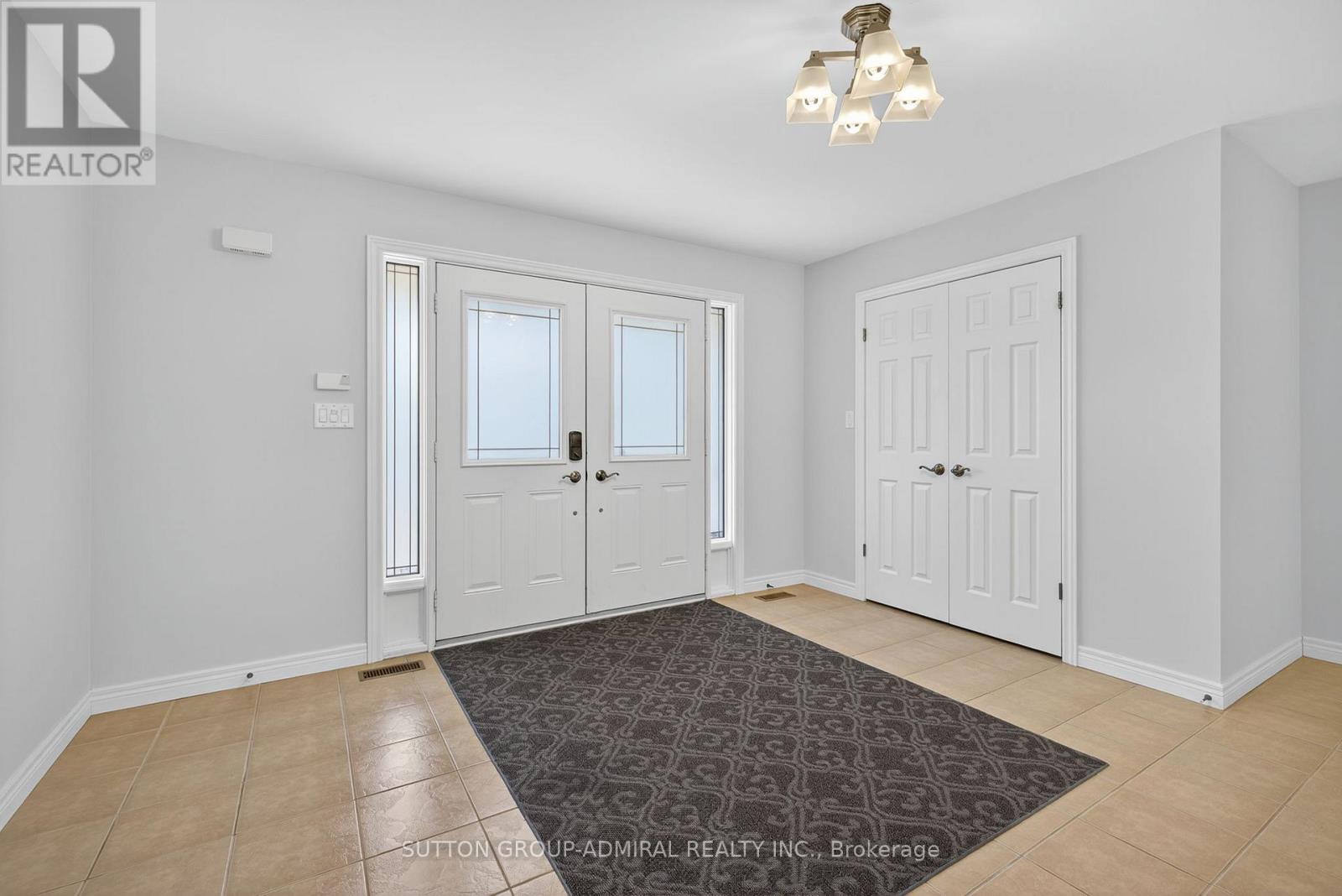 Photo 21 of 120 Lake Woods Drive, Whitchurchstouffville ON