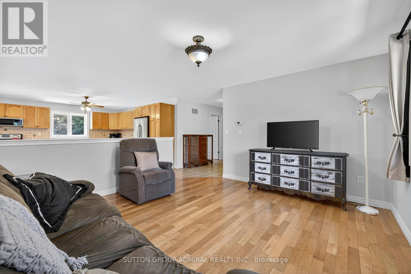 Photo 17 of 120 Lake Woods Drive, Whitchurchstouffville ON