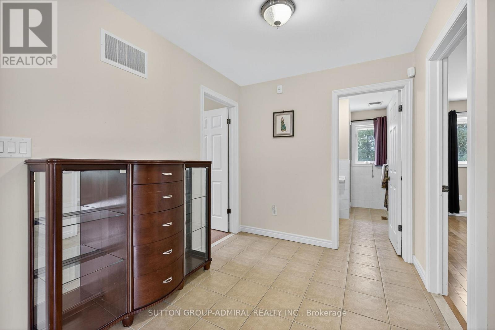 Photo 45 of 120 Lake Woods Drive, Whitchurchstouffville ON