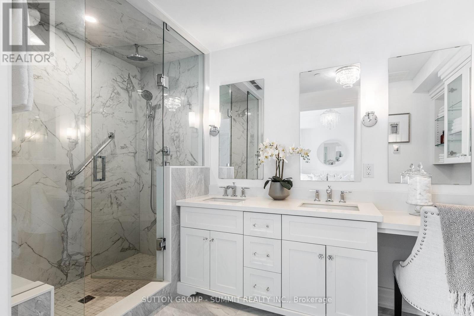 Photo 11 of 404 2060 Lakeshore Road, Burlington ON