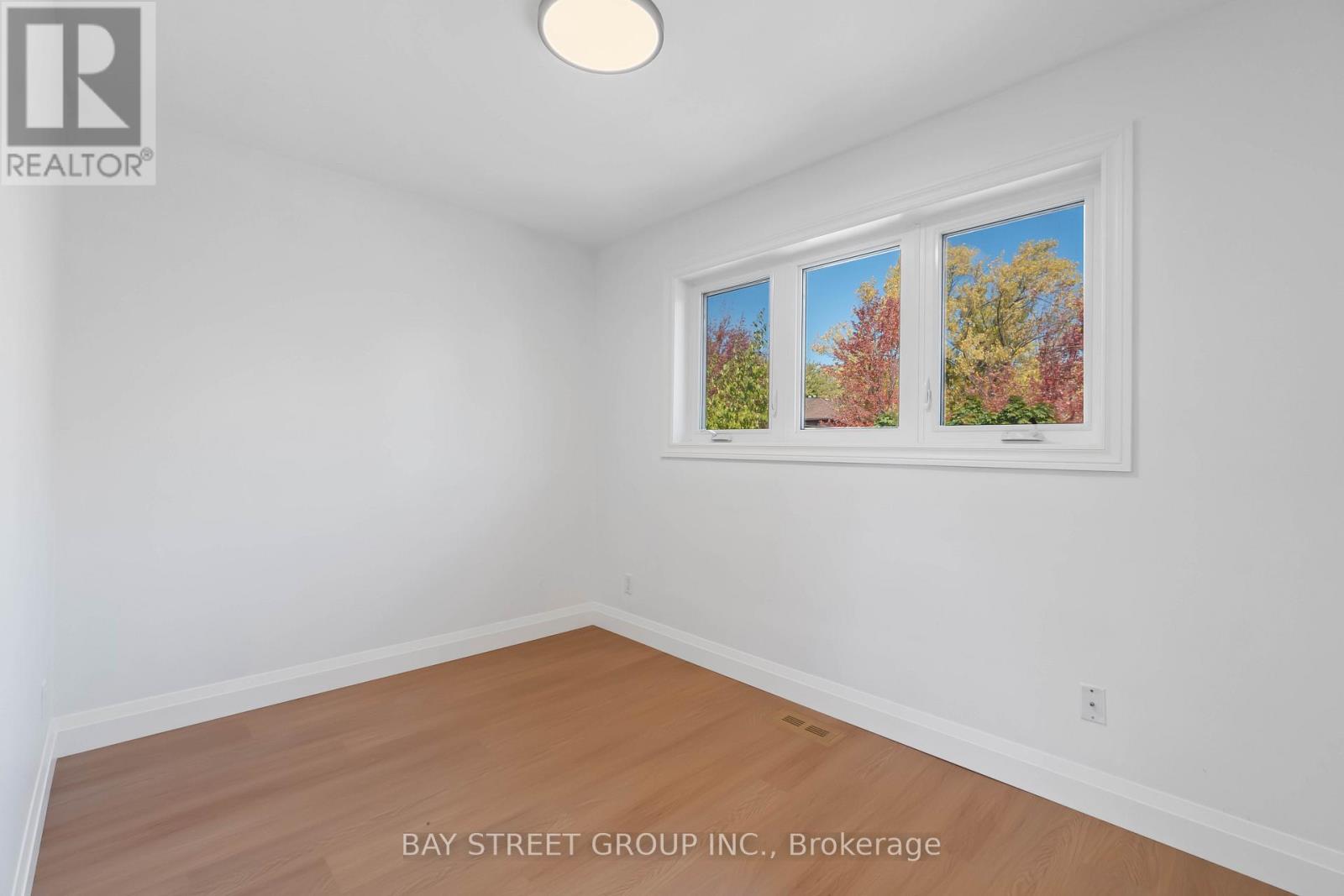 Photo 12 of 1372 Freeport Drive, Mississauga ON