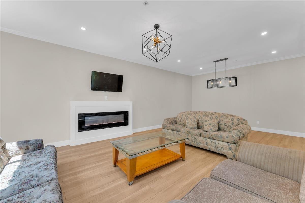 Photo 6 of 52 8633 159 Street, Surrey BC