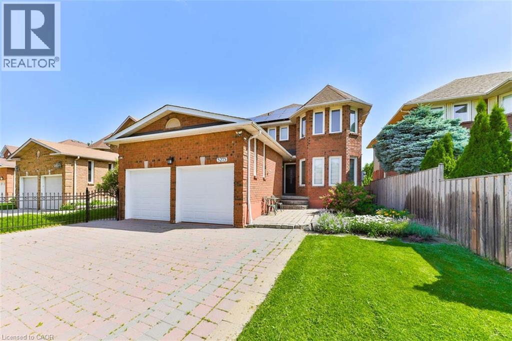 Photo 7 of 5275 Thornwood Drive, Mississauga ON