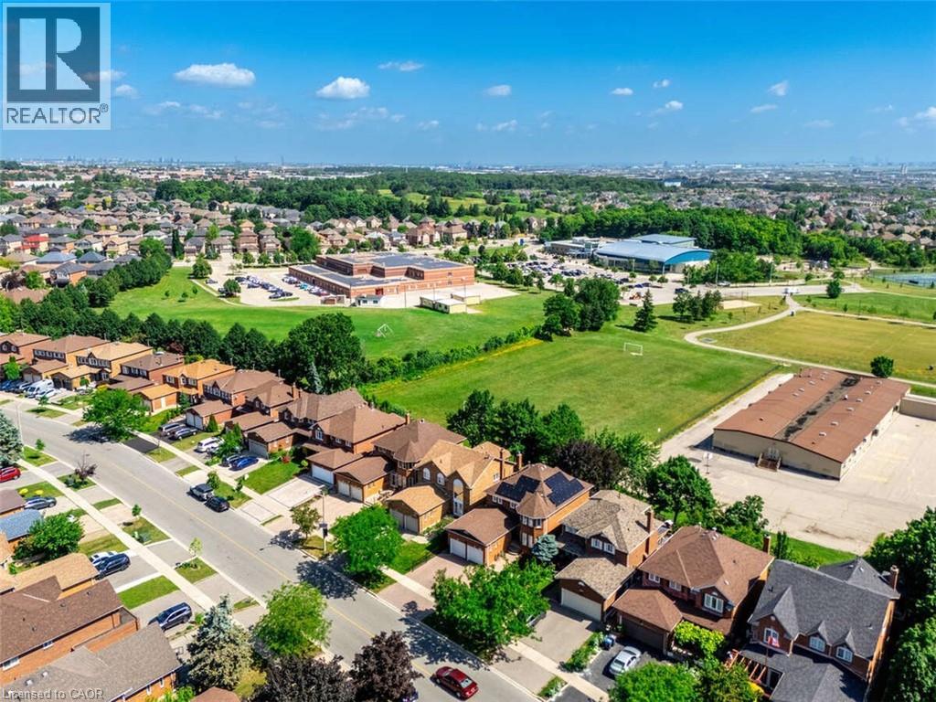 Photo 4 of 5275 Thornwood Drive, Mississauga ON