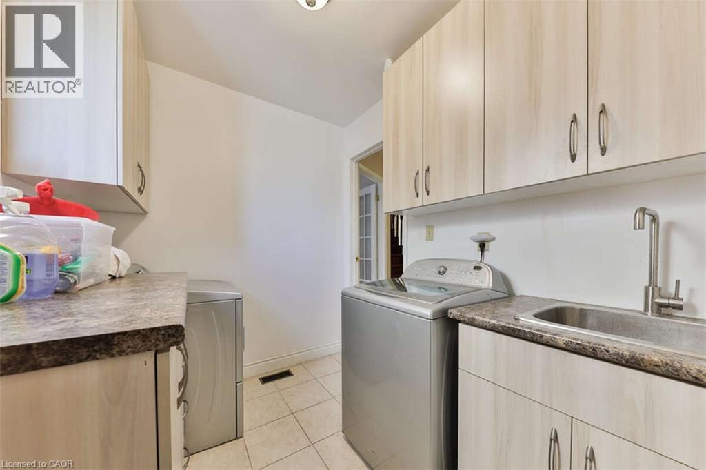 Photo 25 of 5275 Thornwood Drive, Mississauga ON