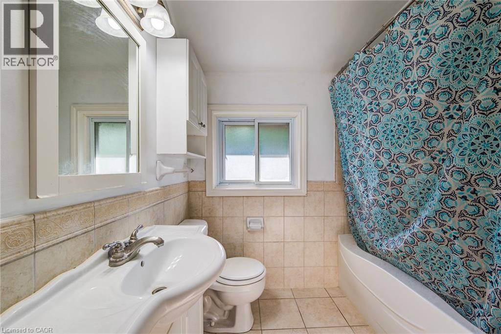 Photo 15 of 124 Wilfred Avenue, Kitchener ON