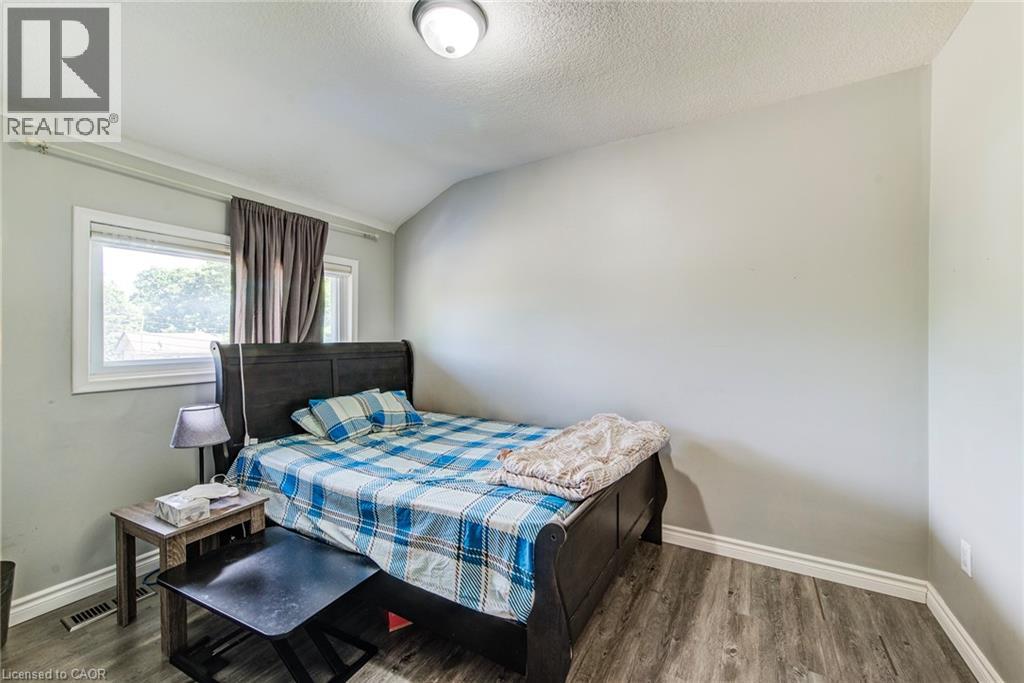 Photo 17 of 124 Wilfred Avenue, Kitchener ON