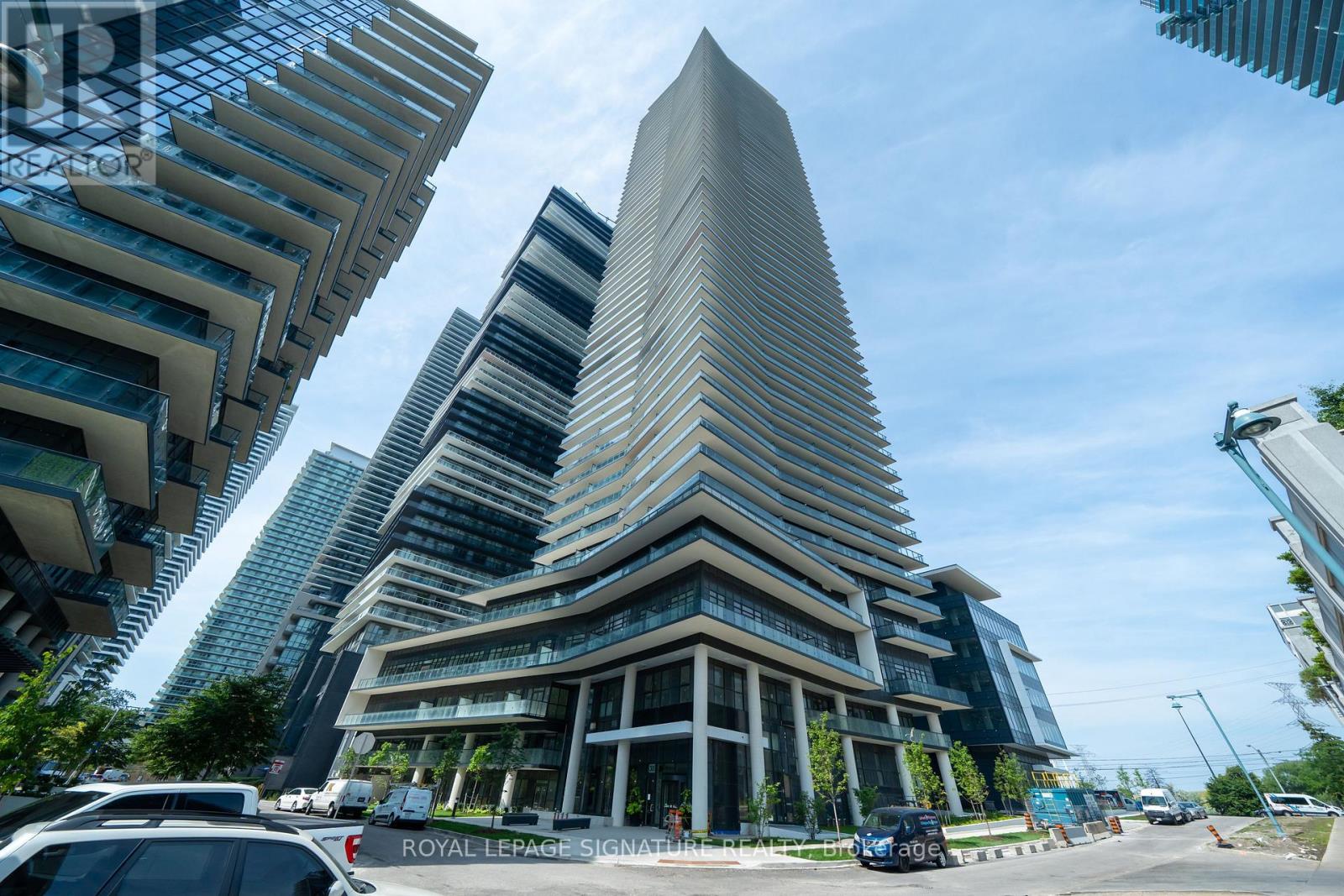 Photo 3 of 2208 38 Annie Craig Drive, Toronto ON