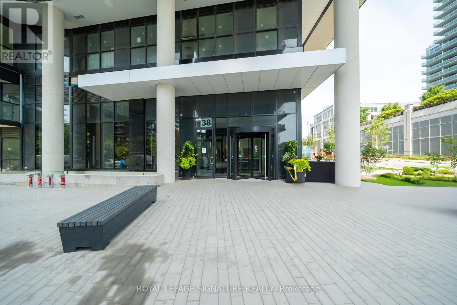 Photo 11 of 2208 38 Annie Craig Drive, Toronto ON