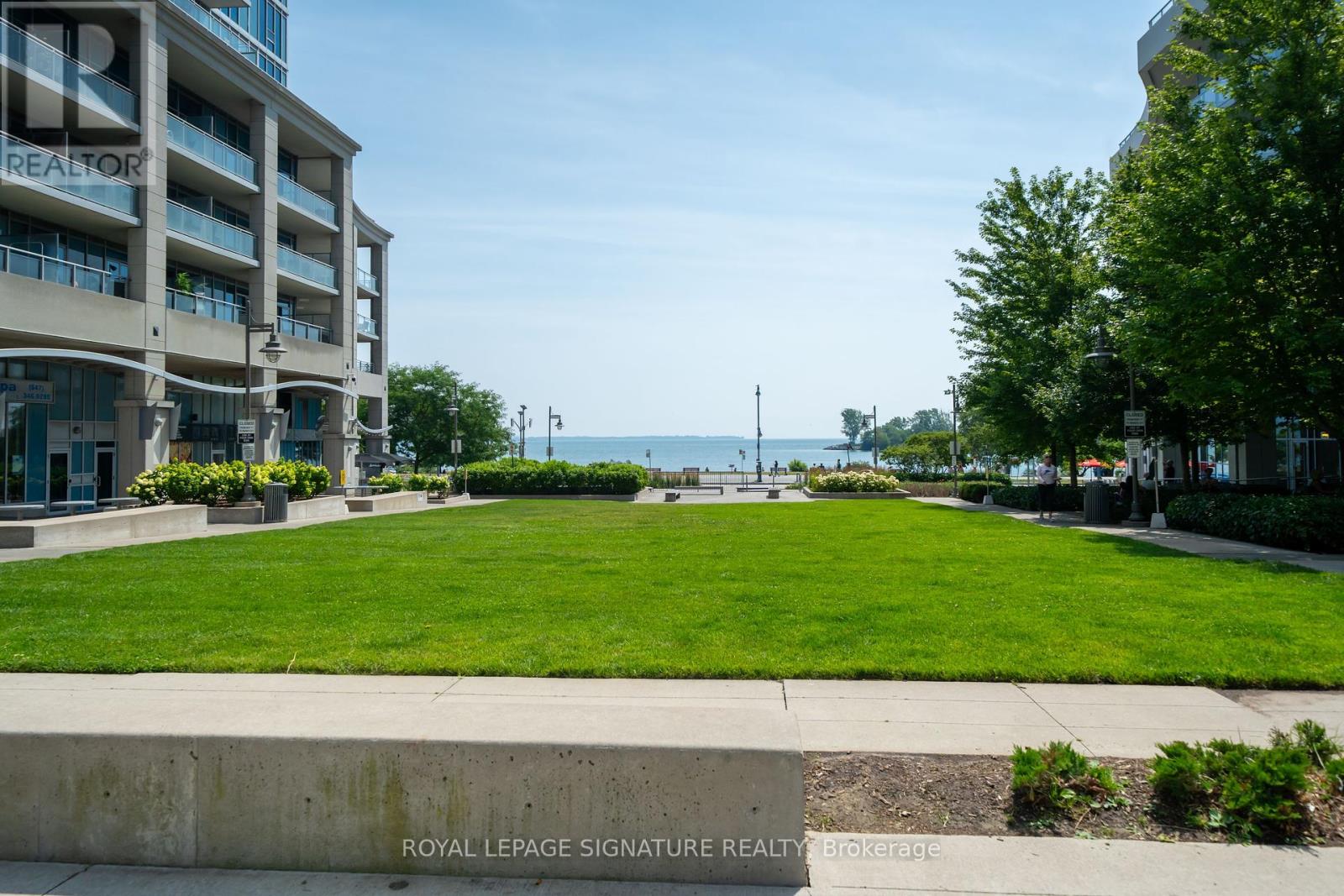 Photo 5 of 2208 38 Annie Craig Drive, Toronto ON