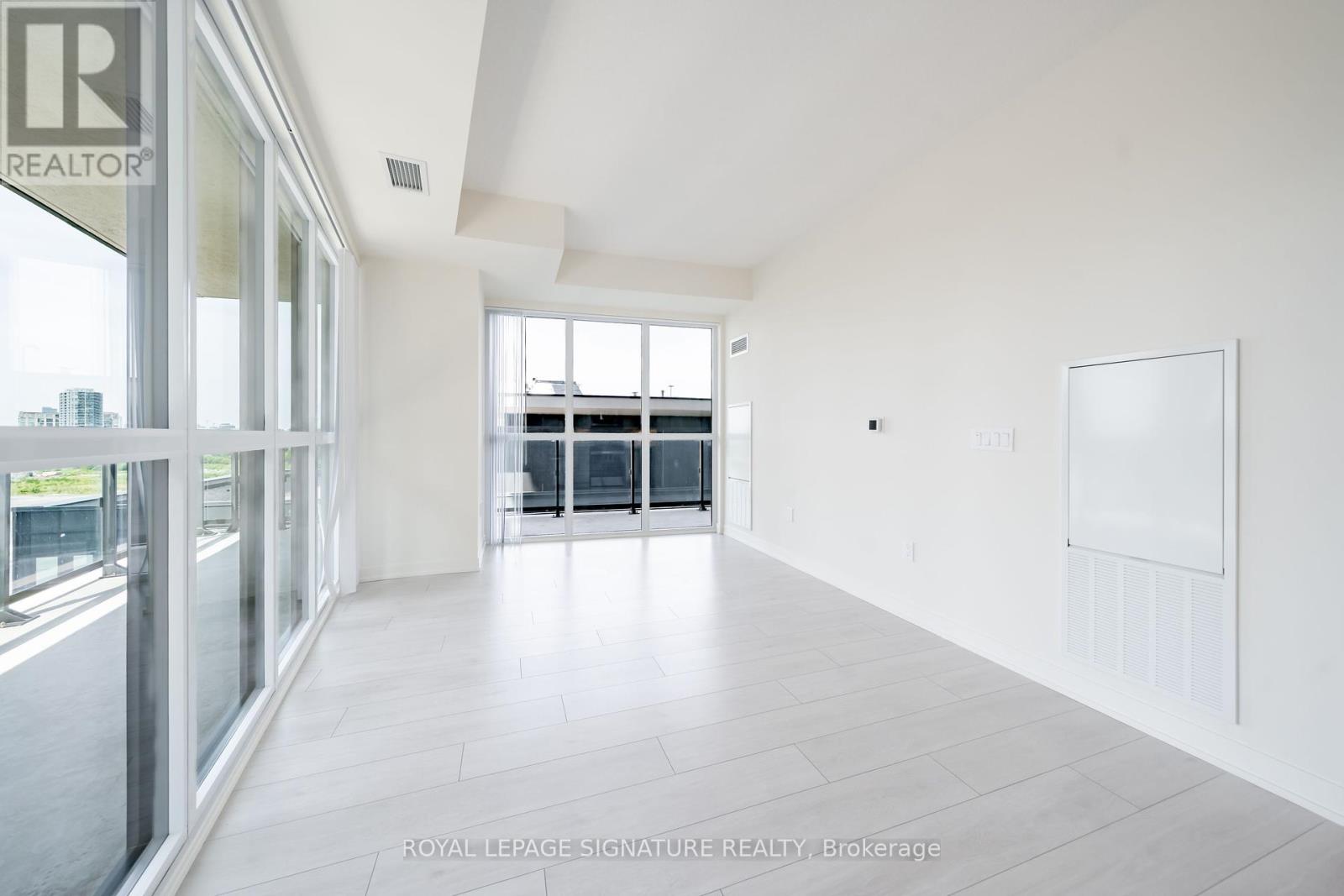 Photo 18 of 2208 38 Annie Craig Drive, Toronto ON