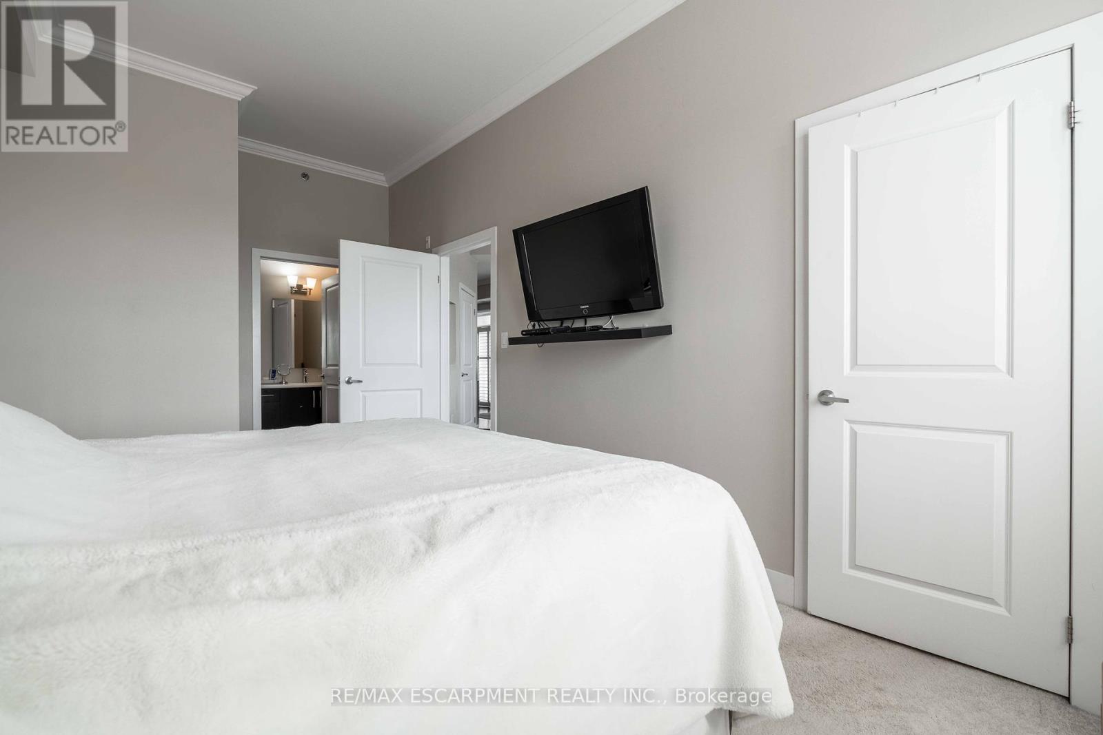 Photo 12 of 422 5317 Upper Middle Road, Burlington ON