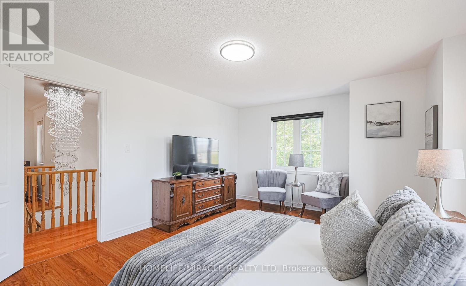 Photo 12 of 185 Mountainash Road, Brampton ON