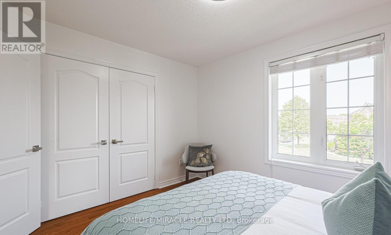 Photo 13 of 185 Mountainash Road, Brampton ON