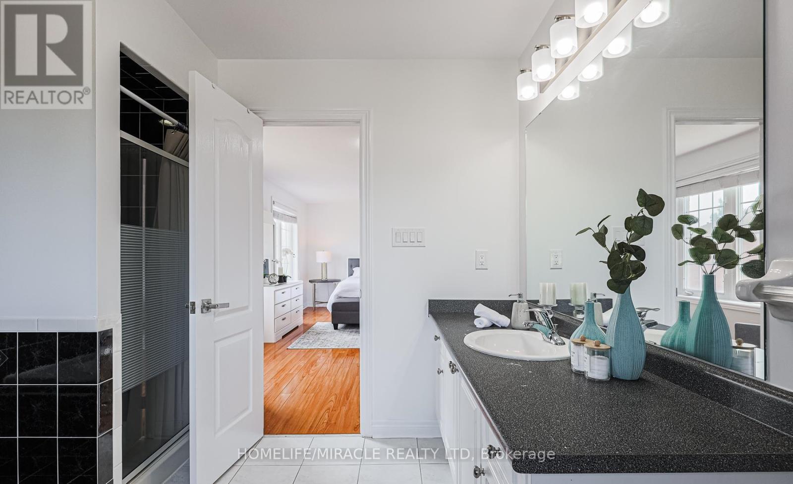 Photo 15 of 185 Mountainash Road, Brampton ON