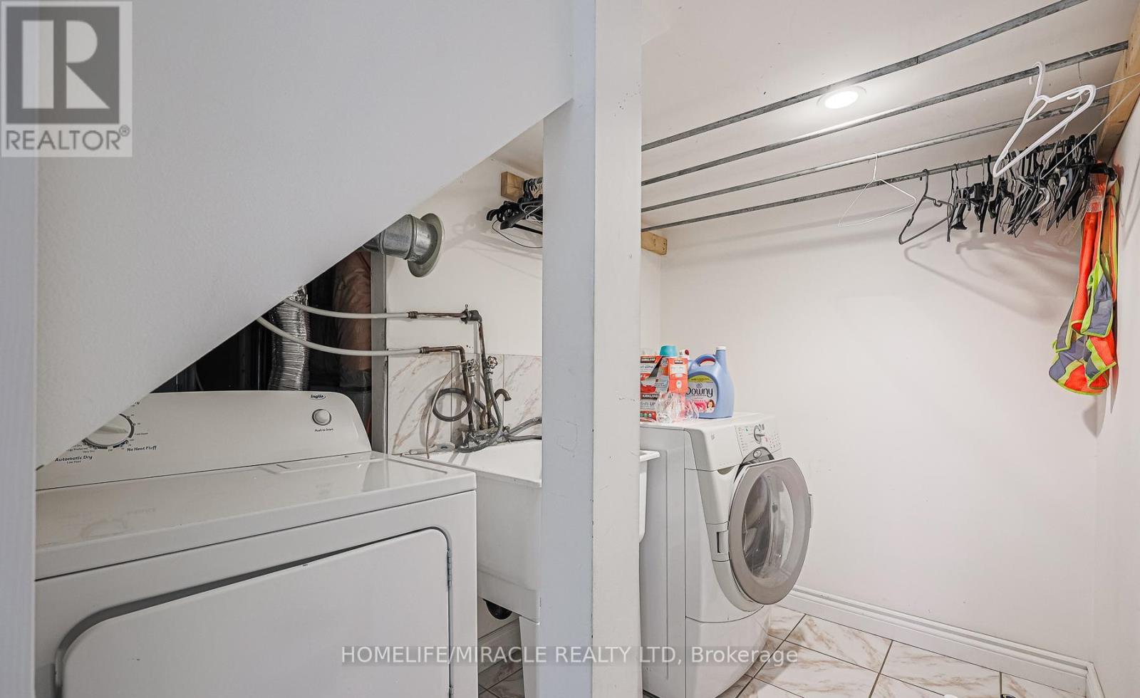 Photo 10 of 185 Mountainash Road, Brampton ON