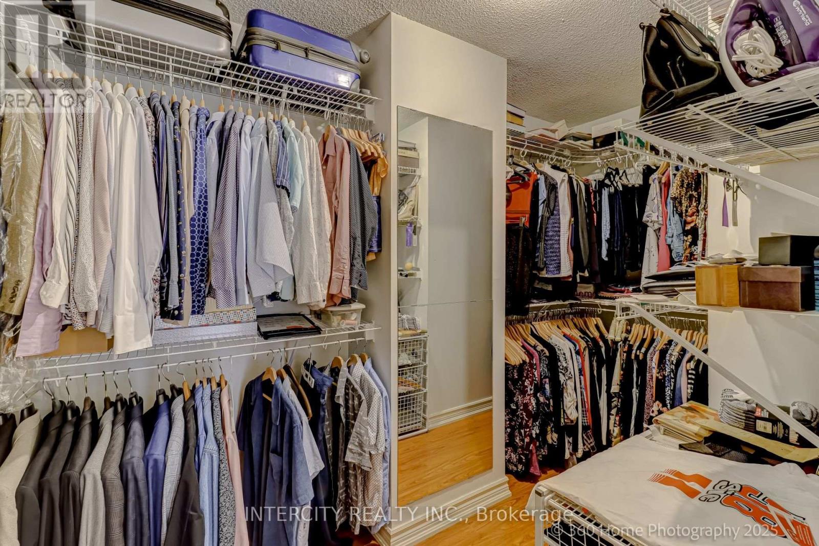 Photo 3 of 539 Langport Court, Mississauga ON