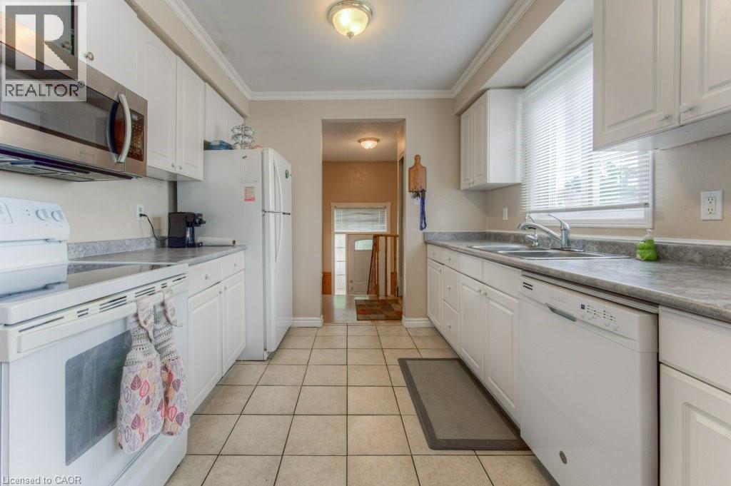 Photo 38 of 66 Daubigny Road, Brantford ON