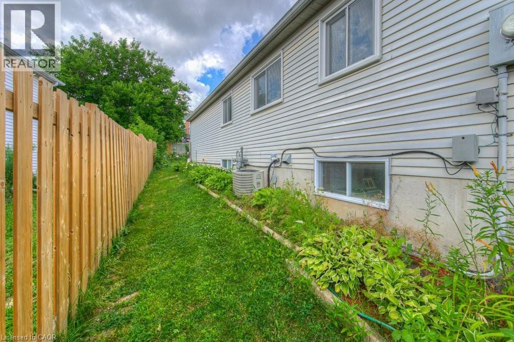 Photo 39 of 66 Daubigny Road, Brantford ON
