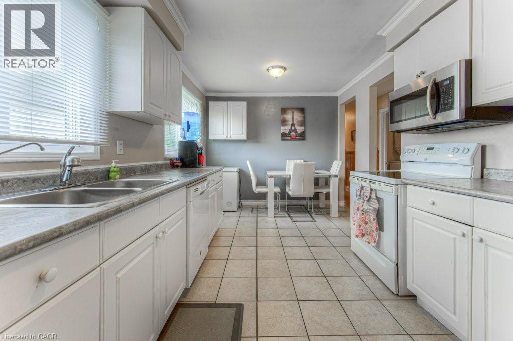 Photo 11 of 66 Daubigny Road, Brantford ON