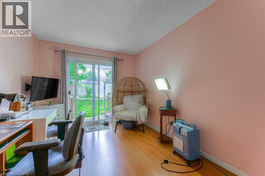 Photo 28 of 66 Daubigny Road, Brantford ON