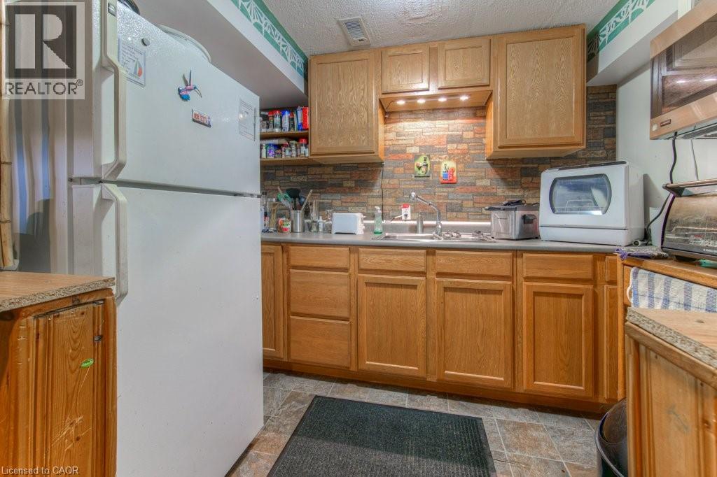 Photo 2 of 66 Daubigny Road, Brantford ON