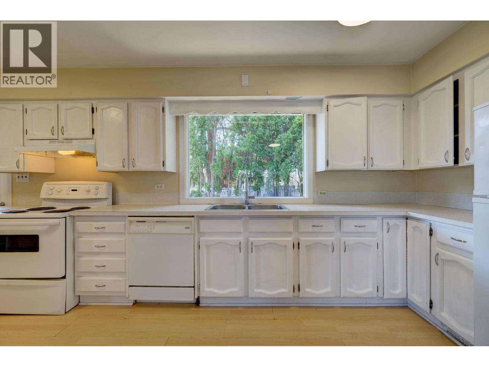 Photo 10 of 727 Douglas Street, Kamloops BC