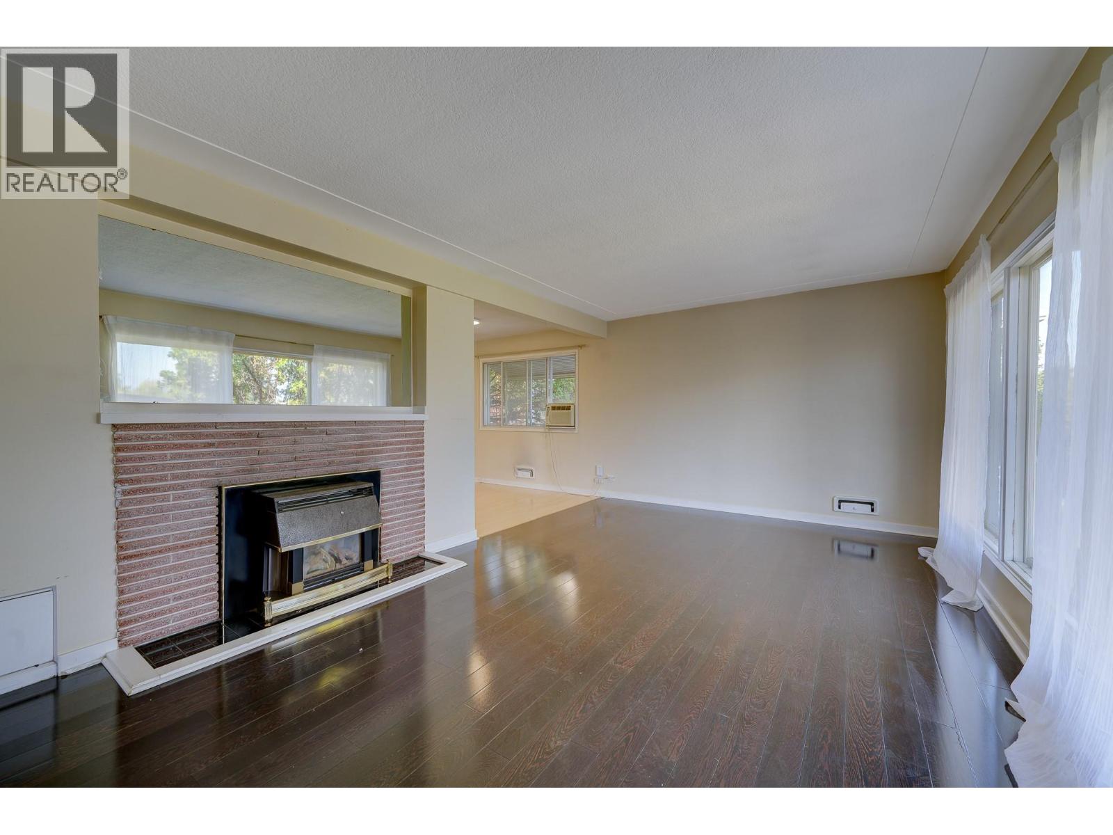 Photo 5 of 727 Douglas Street, Kamloops BC