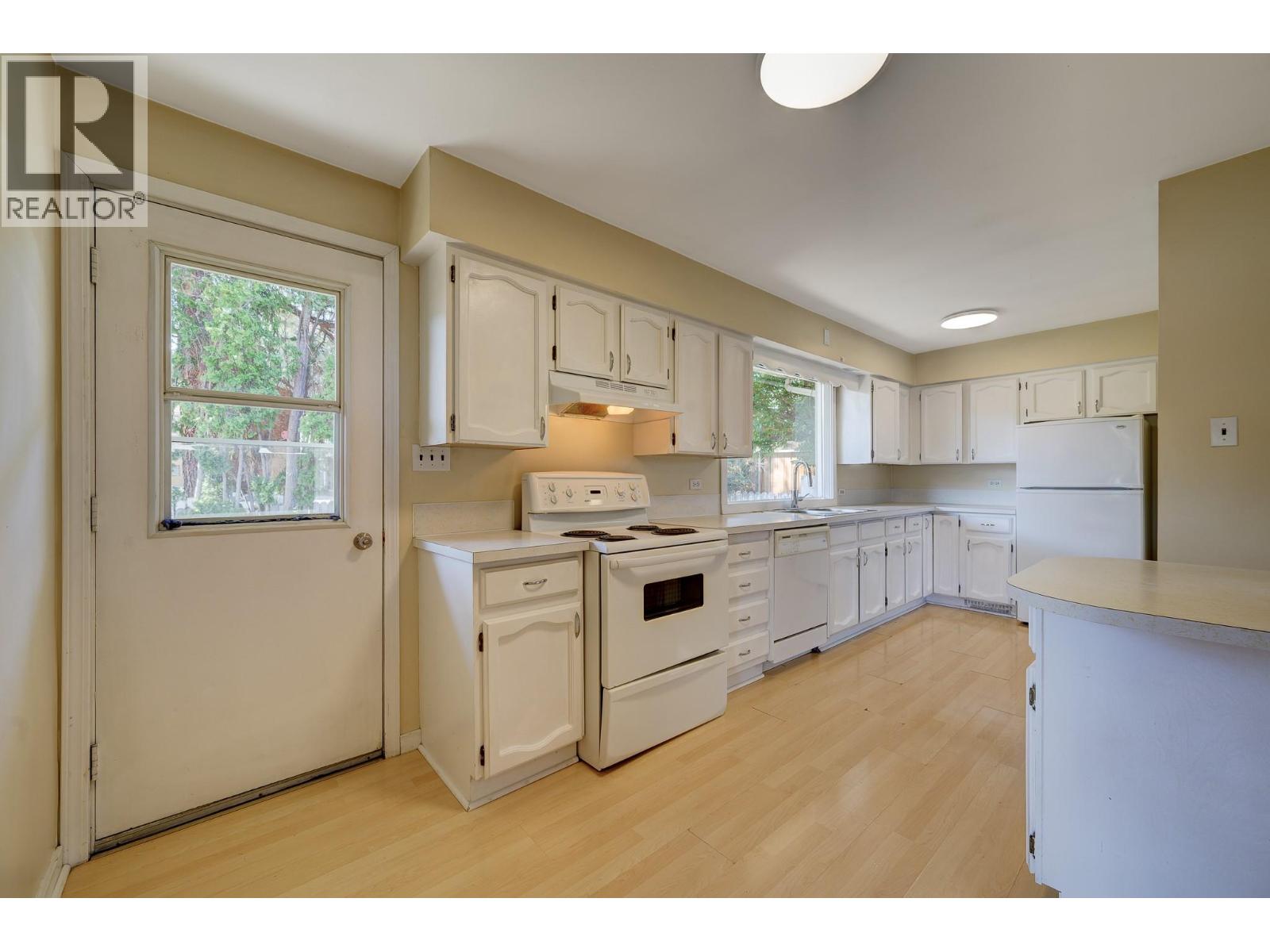 Photo 9 of 727 Douglas Street, Kamloops BC