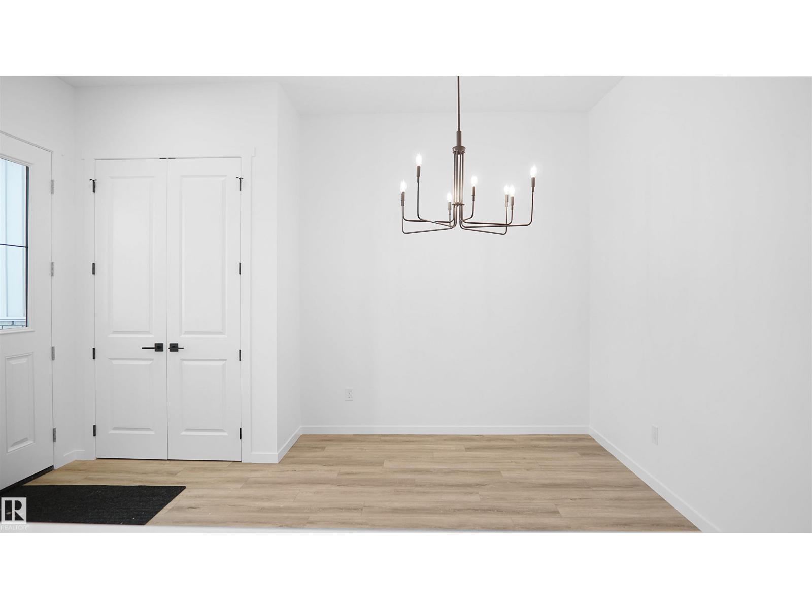 Photo 3 of 7507 Observer Ln Nw, Edmonton AB